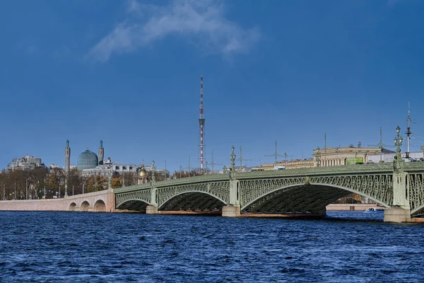 Neva Nehri Televizyon Kulesi Üzerindeki Kamenoostrovsky Köprüsü Manzarası Rusya Saint — Stok fotoğraf