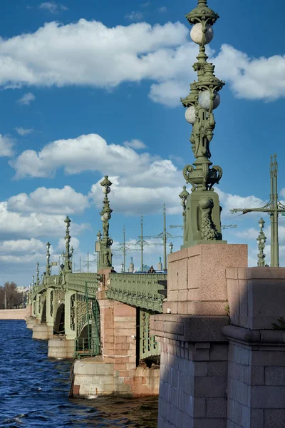 Fragment Trinity Bridge Ancient Lanterns Neva River Russia Saint Petersburg — Stock Photo, Image