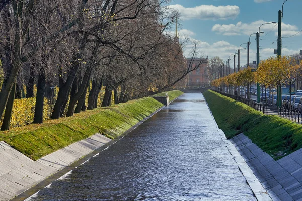 Stadskanaal Buurt Van Zomertuin Herfst Een Zonnige Dag Rusland Het — Stockfoto