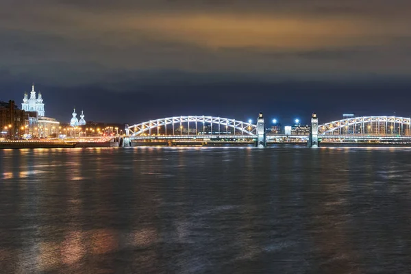 Die Bolscheokhtinsky Brücke Über Die Newa Und Die Smolny Kathedrale — Stockfoto