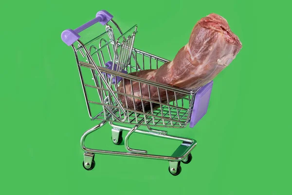 Onderdeel Van Een Gesneden Rauwe Kalkoenhals Een Supermarkt Trolley Een — Stockfoto