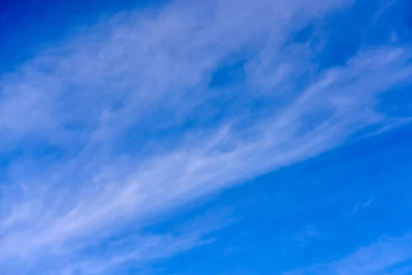 Background of clouds of feather clouds on a blue sky. — Stock Photo, Image