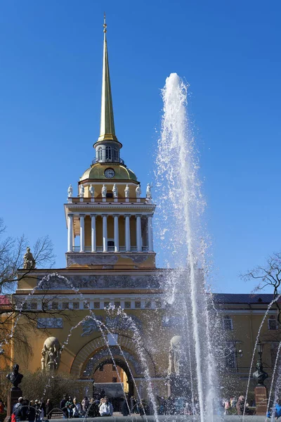 San Petersburgo Rusia Mayo 2021 Fuente Ciudad Sobre Fondo Torre — Foto de Stock