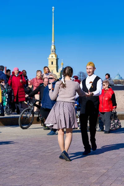 Sankt Petersburg Ryssland Maj 2021 Par Som Dansar Segerdagen Sankt — Stockfoto