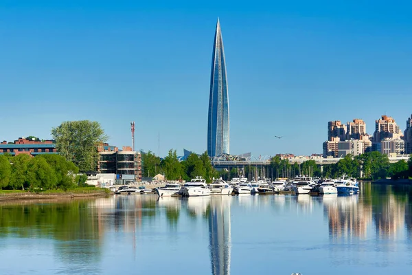 Skyscraper Gazprom Petersburg Fucking River Background Blue Sky Cityscape Summer — Stockfoto