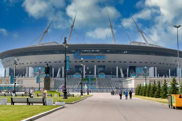 Petrohrad Rusko Června 2021 Lidé Chodí Blízkosti Stadionu Zenit Během — Stock fotografie