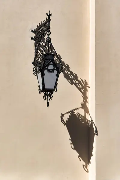 Prachtige vintage straatlamp op de straat van St. Petersburg — Stockfoto