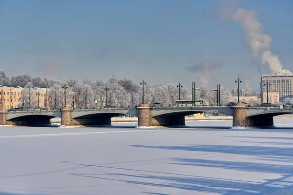 Blick Auf Die Kamennoostrovsky Brücke Und Präsident Des Geschäftszentrums Auf — Stockfoto