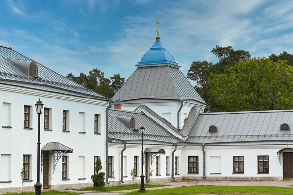 Frammento Del Campanile Una Chiesa Cristiana Con Tetto Blu Campanile — Foto Stock