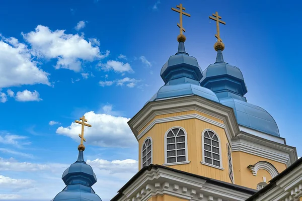 Frammento Del Campanile Una Chiesa Cristiana Con Tetto Blu Campanile — Foto Stock