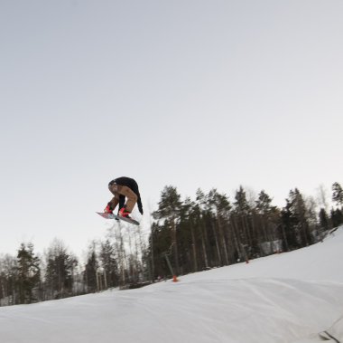 snowboard yaparken atlama