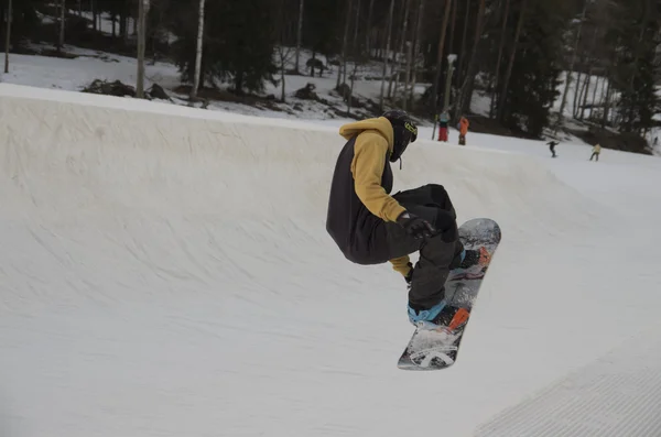 Skok na snowboard — Zdjęcie stockowe