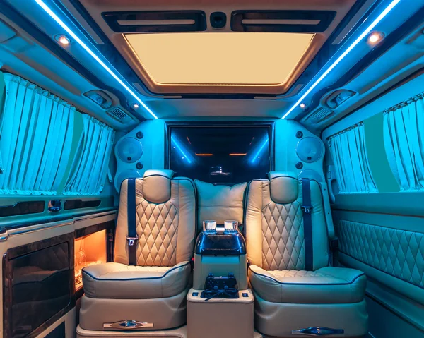 Vip servicio interior del coche cómodos asientos y decoración de lujo — Foto de Stock