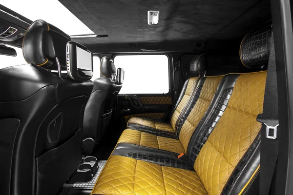 Autoinnenraum exklusive schwarze Krokodilleder und orangefarbene Sitze Stockbild
