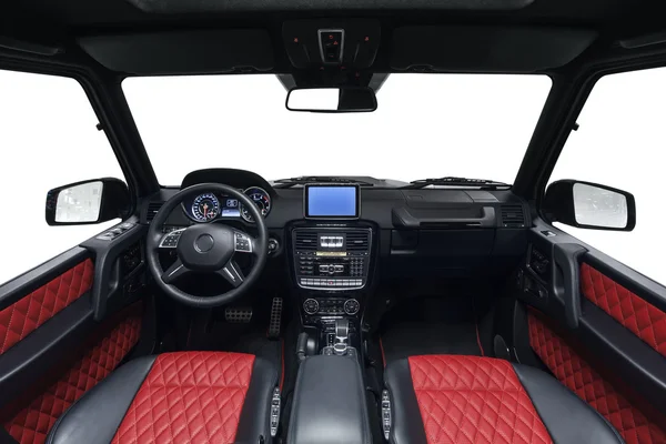 Autoinnenraum exklusiv schwarz mit roten Sitzen lizenzfreie Stockbilder