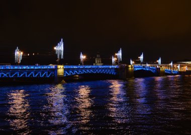 Festival aydınlatma Palace Bridge. St. Petersburg.