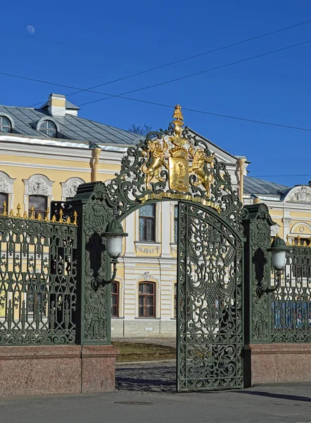 Gate of palace Sheremetievs. St. Petersburg. — Stock Photo, Image