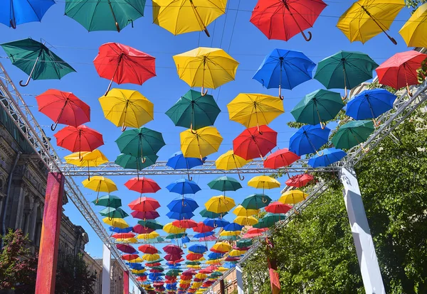 Alley soaring umbrellas. Saint Petersburg. Rechtenvrije Stockafbeeldingen