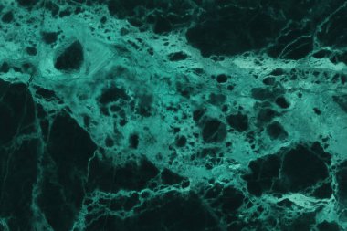 Koyu yeşil mermer desenli arka plan, yüksek çözünürlüklü, doğal taşların üst görüntüsü lüks ve pürüzsüz parıltı desenli..