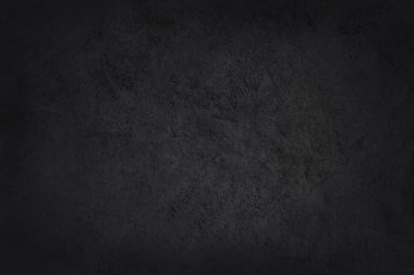 Arka plan ve tasarım çalışmaları için yüksek çözünürlüklü doğal desenli koyu gri kayrak dokusu. Siyah taş duvar.