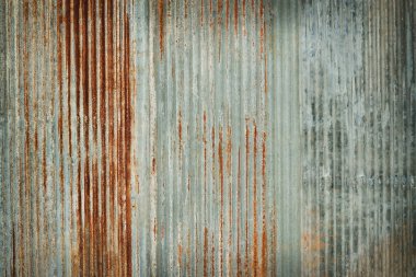 Eski çinko duvar dokusu arka plan, galvanize metal kaplama üzerinde paslı.