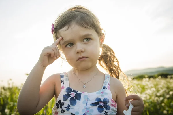 Portrét pěti let běloch dítě dívka slunce — Stock fotografie