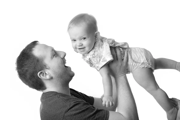 Šťastný mladý otec hraje s malou dcerou — Stock fotografie