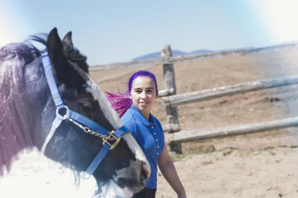 Beautiful teen girl on the farm with her horse. — Stock Photo, Image