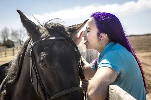 Beautiful teen girl on the farm with her horse. — Stock Photo, Image