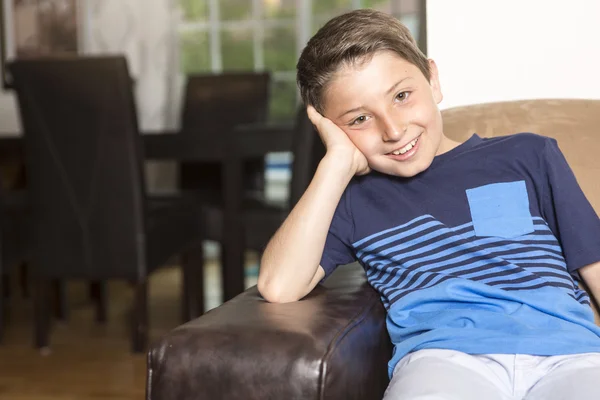 Child sit on sofa at home — Stock Photo, Image