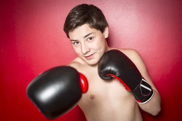 Close-Up photo egy Boxer, vörös kesztyűben — Stock Fotó