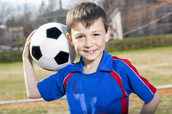 Όμορφος έφηβος αγόρι ποδοσφαίρου — Φωτογραφία Αρχείου
