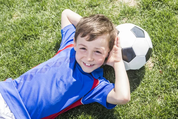 Guapo adolescente chico fútbol — Foto de Stock