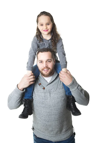 Vader boekwaarde dochter op zijn schouders, studio opname — Stockfoto