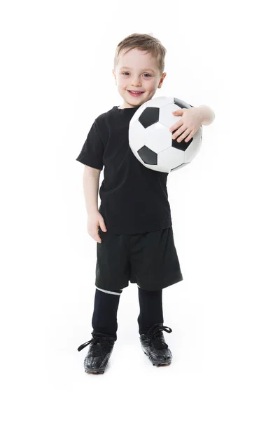 Rapaz bonito está segurando uma bola de futebol isolado no fundo branco. Futebol — Fotografia de Stock