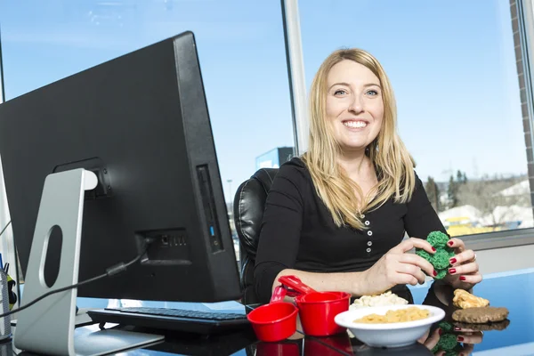Cute young nutritionist in a office — Stock Photo, Image
