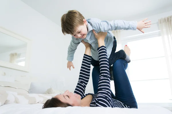 Young mother with her four years old little son — Stock Photo, Image