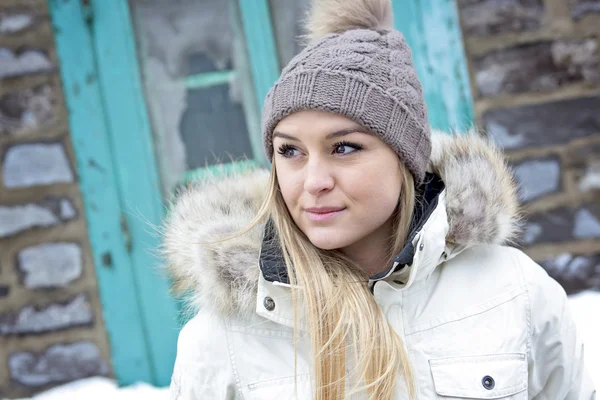 Glamorous winter portrait of a girl outside — Stock Photo, Image