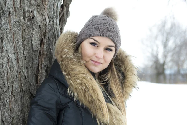 Glamorous winter portrait of a girl outside — Stock Photo, Image