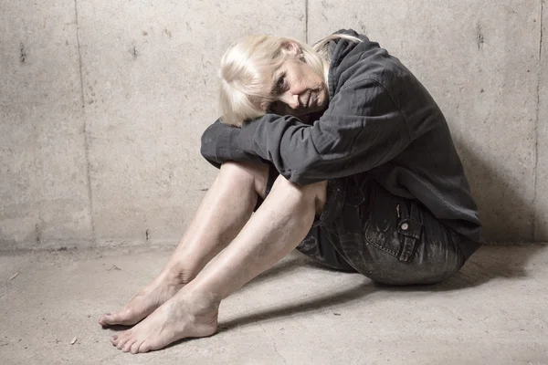 Depress senior person with concrete background — Stock Photo, Image