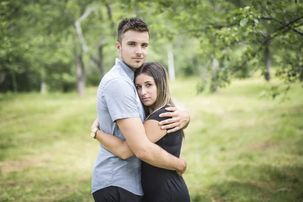 Happy loving young couple at the park — Stock Photo, Image