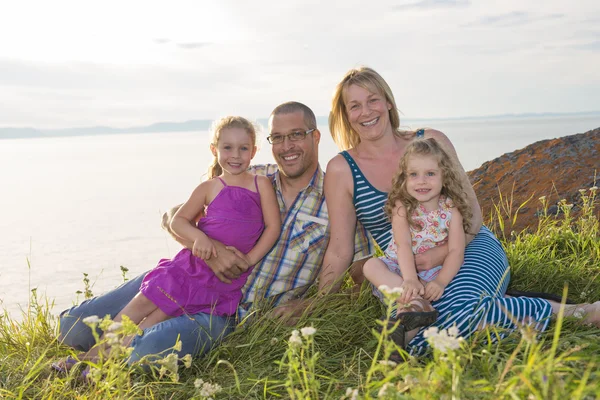 Family having great time ocean — Stock Photo, Image