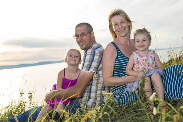 Family having great time ocean — Stock Photo, Image