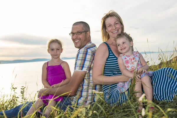 Family having great time ocean — Stock Photo, Image