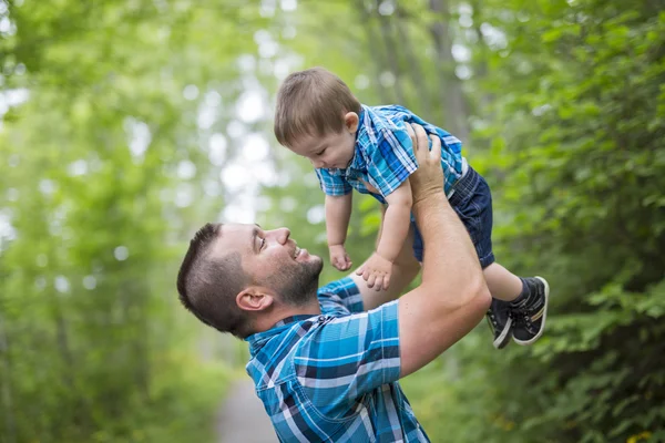 Pai e seu filho — Fotografia de Stock