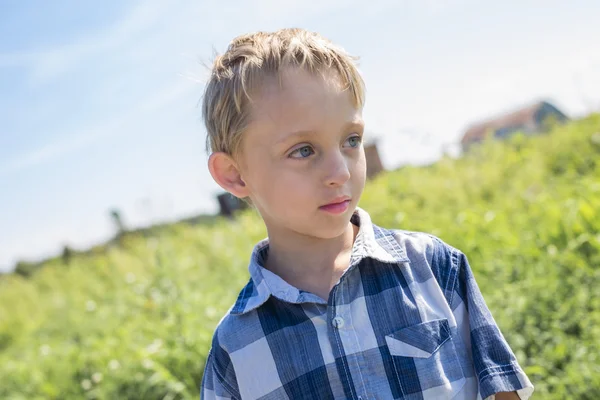 Ritratto bambino all'aperto — Foto Stock