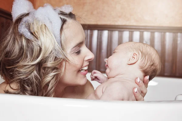 A little baby girl taking a bath — Stock Photo, Image