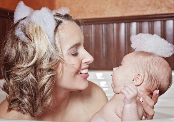 A little baby girl taking a bath — Stock Photo, Image