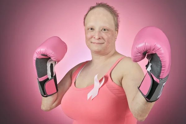 A Woman with boxing gloves ready to fight. — Stock Photo, Image