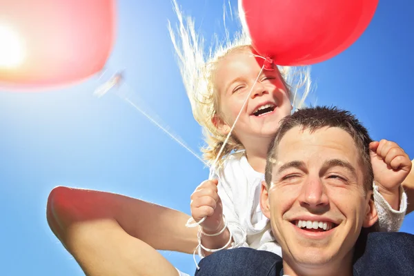 Sommerferien, Feier, Kinder und Vater-Konzept — Stockfoto